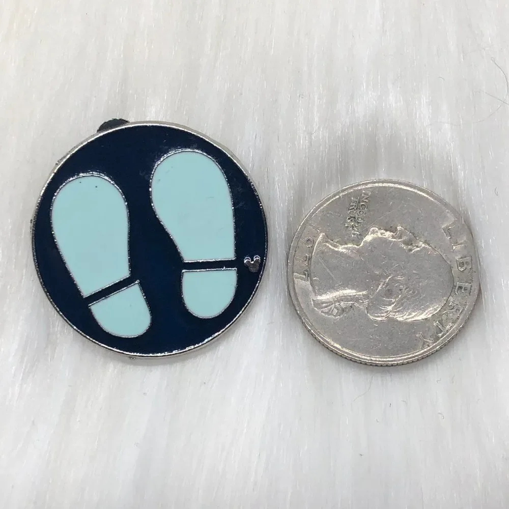 🔮 5/$25 Disney‎ Mickey Mouse Footprint Pin